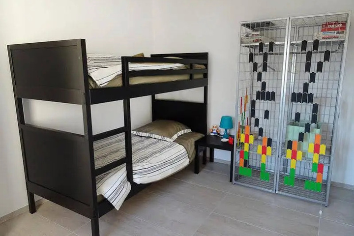 Room 4 of 14