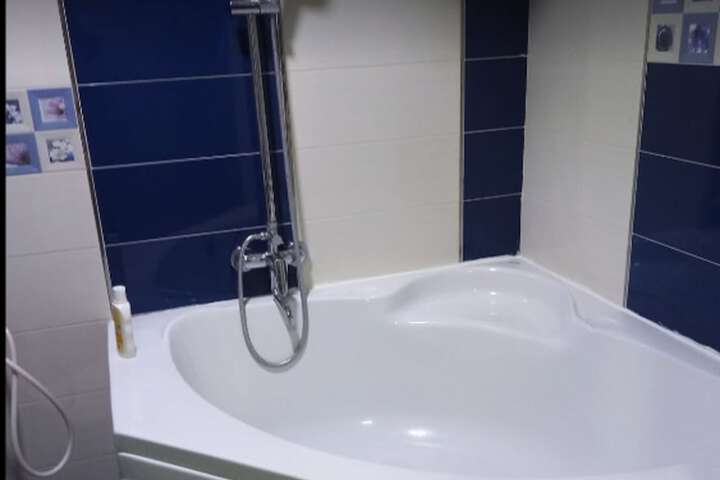 Deep soaking bathtub