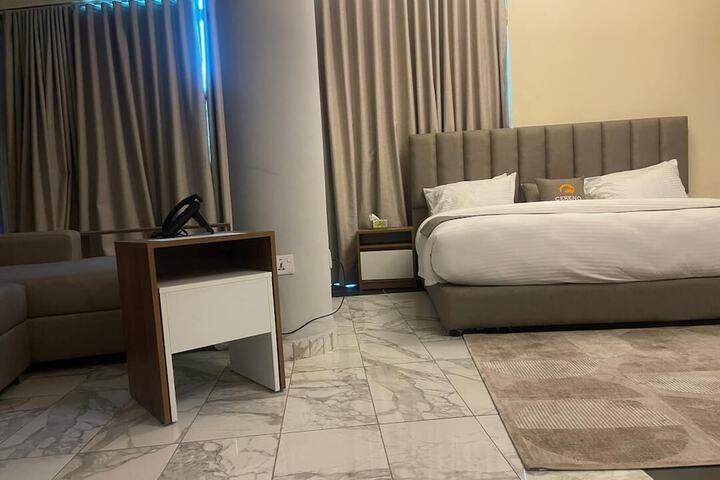 Room 15 of 16