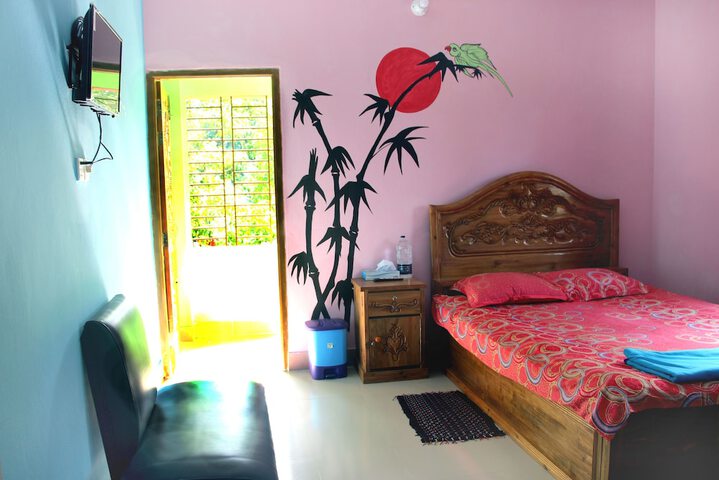 Room 6 of 13