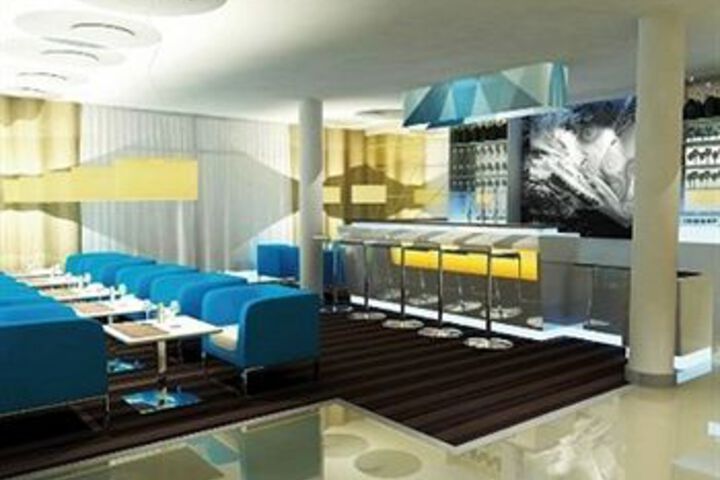 Lounge 12 of 19