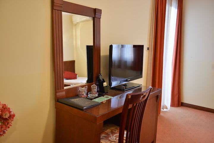 Room 21 of 45