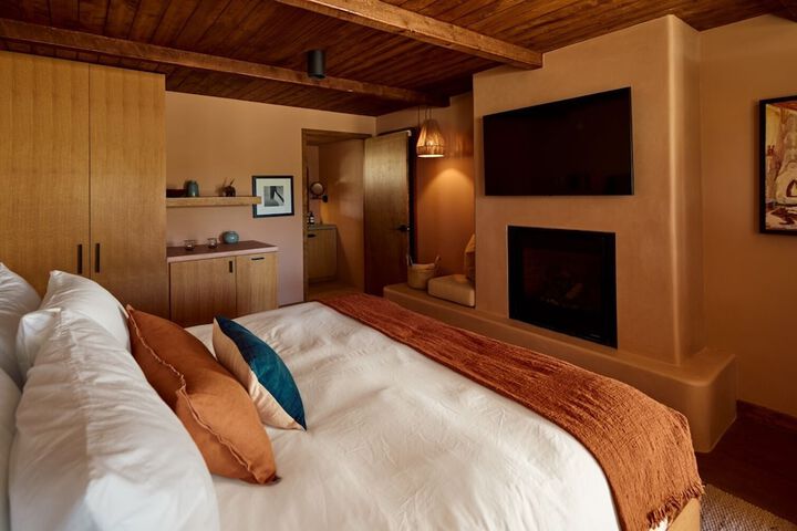 Room 9 of 38