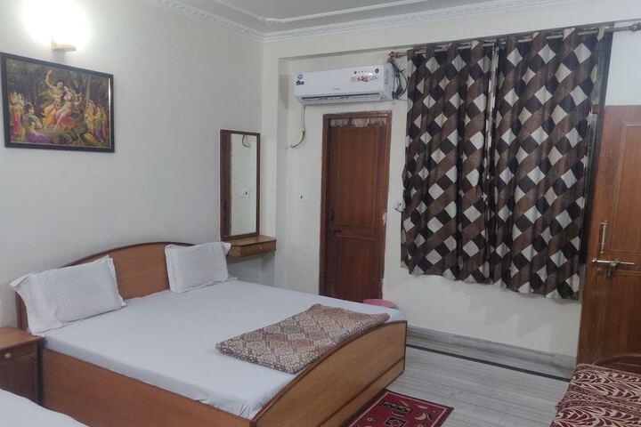 Room 3 of 10