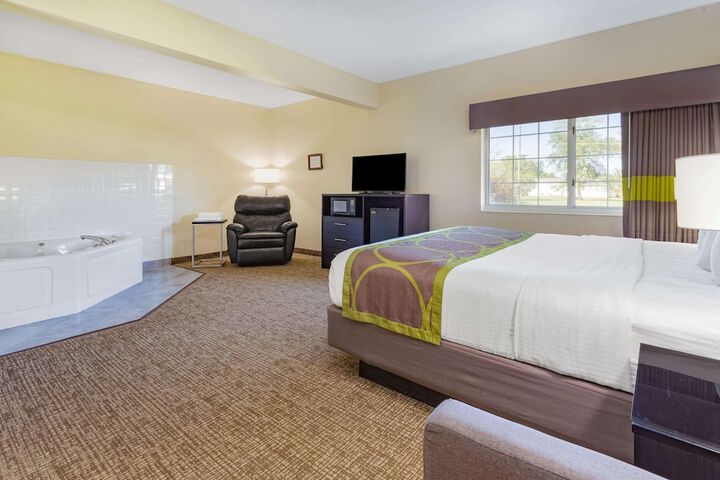 Room 11 of 27