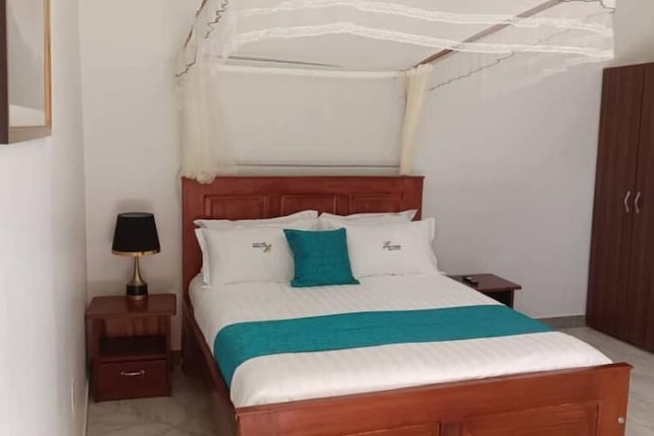 Room 6 of 18