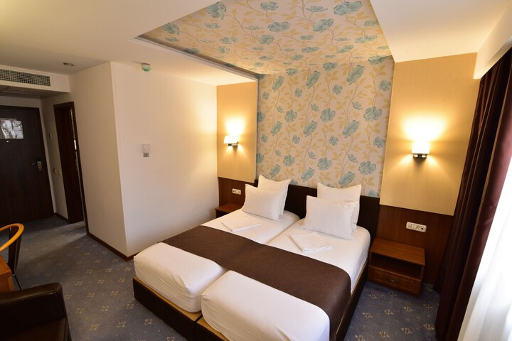 Room 5 of 36