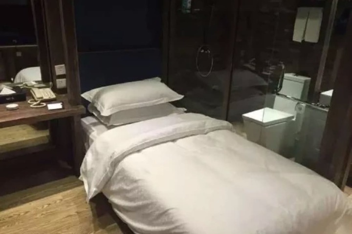 Room 10 of 65