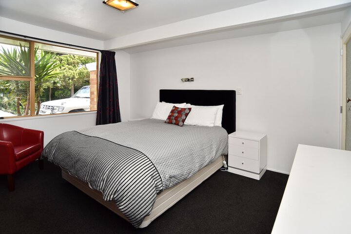 Room 3 of 37