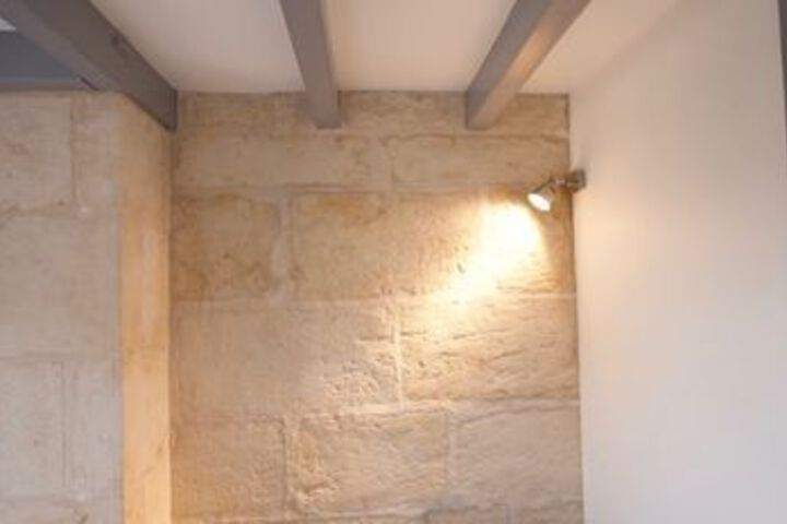 Room 4 of 8