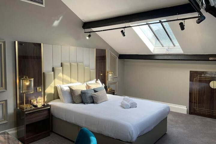 Room 8 of 19