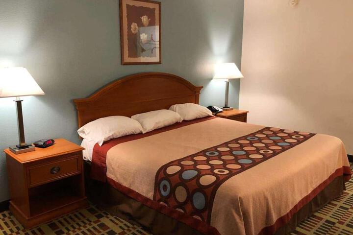 1 King Bed (8 of 13)