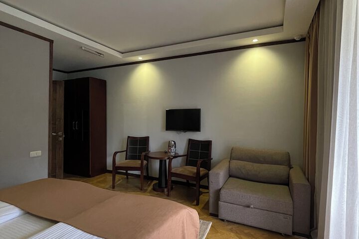 Room 26 of 65
