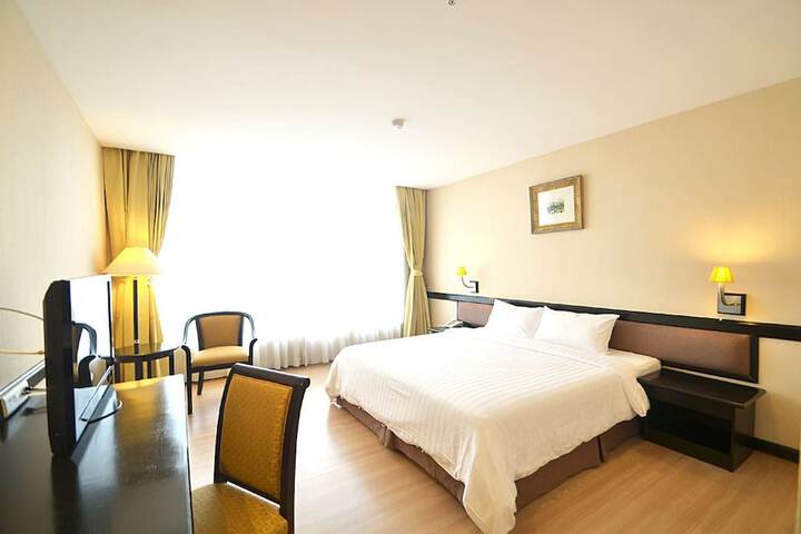 Room 14 of 76