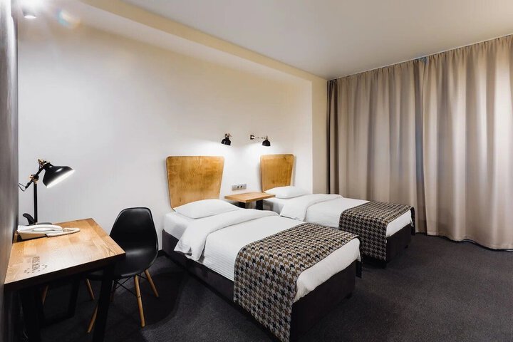 Room 16 of 102