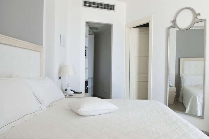 Room 8 of 92