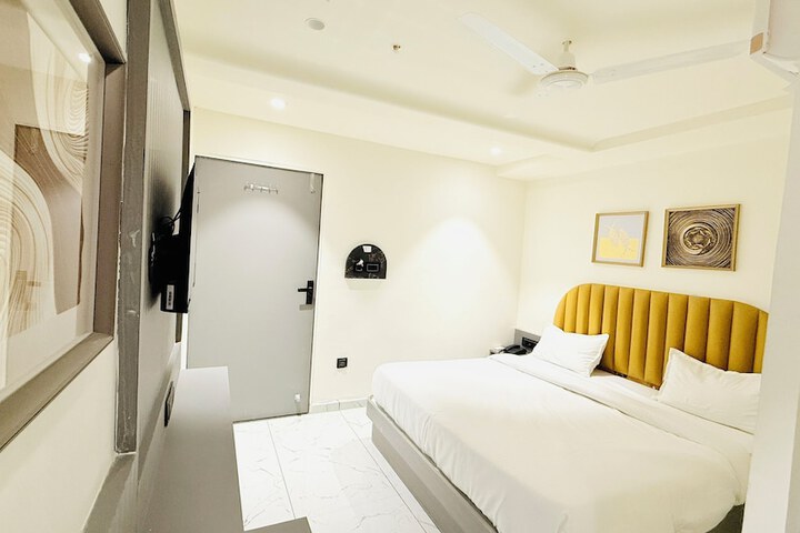 Room 2 of 23