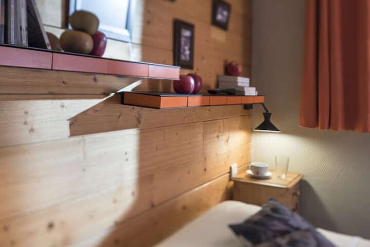 Room 11 of 27