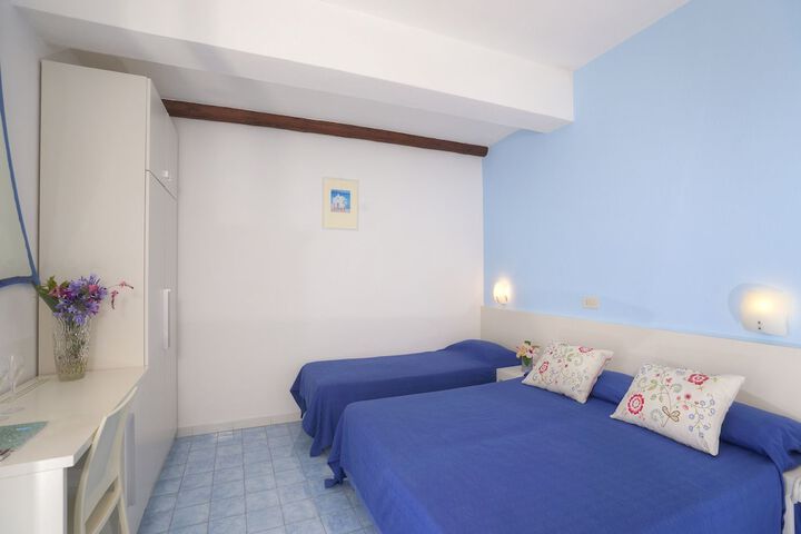 Room 7 of 61