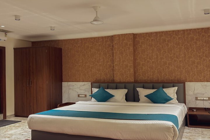 Room 12 of 48