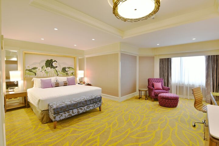 Room 9 of 100