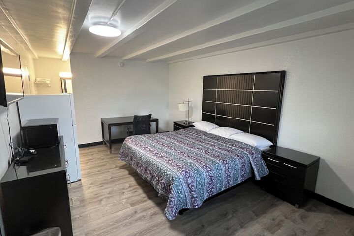 Room 7 of 16