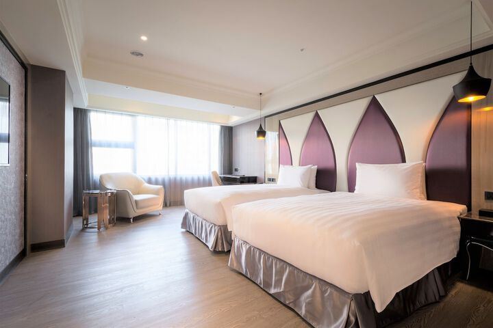 Room 8 of 37
