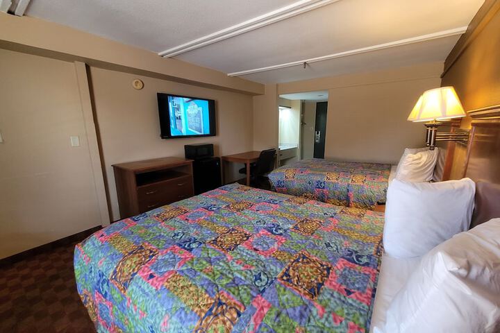 2 Double Beds (11 of 14)