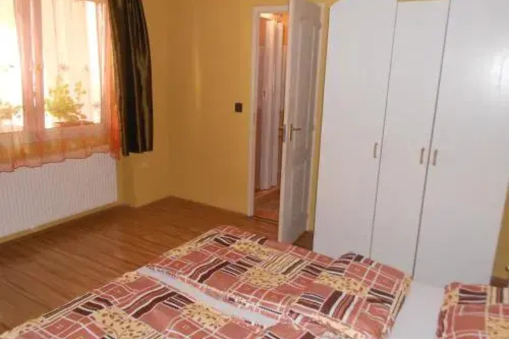 Room 2 of 17