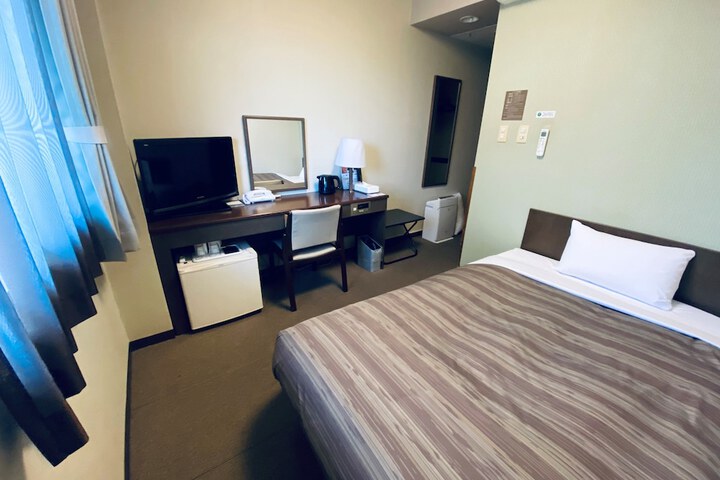 Room 4 of 33