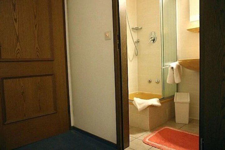 Room 23 of 47