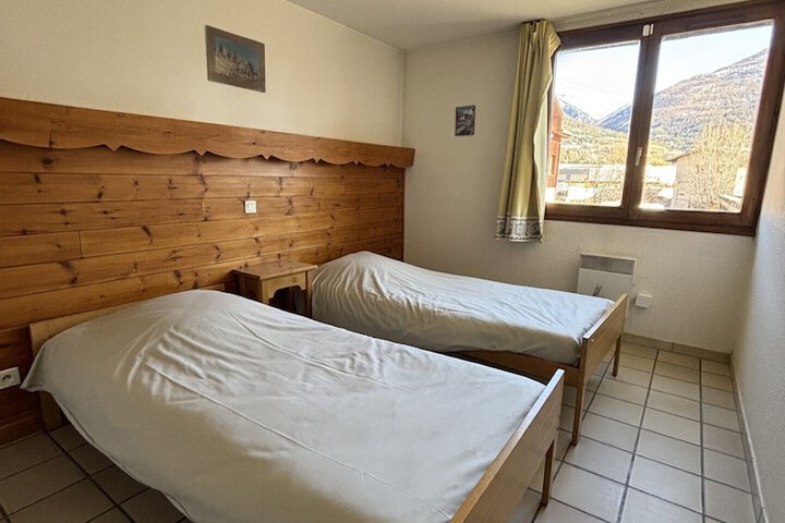 Room 4 of 10