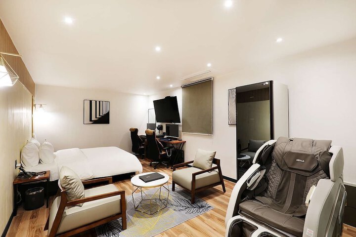 Room 11 of 50