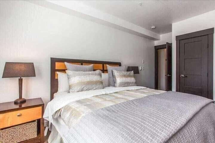 Room 4 of 28