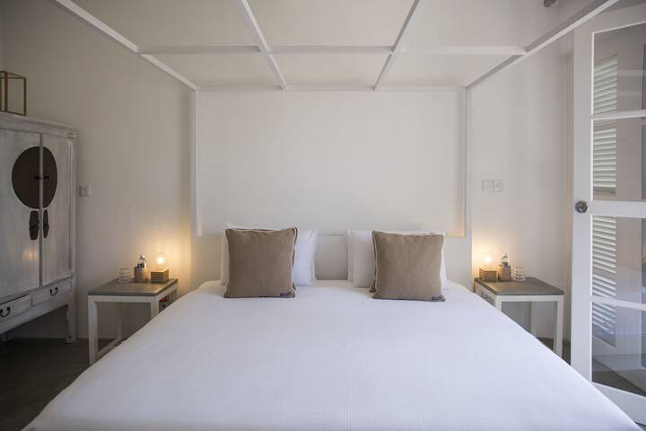 Room 12 of 66