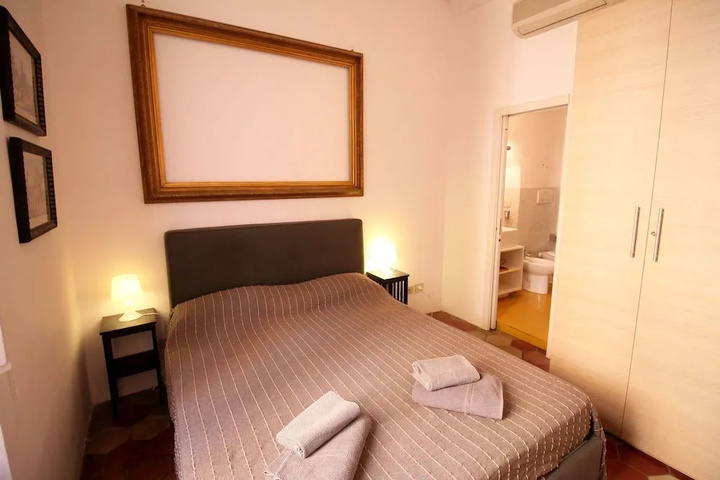 Room 4 of 15