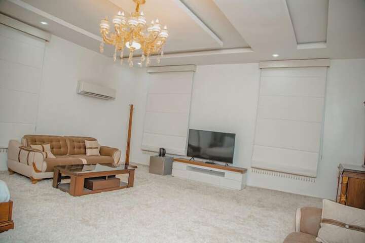 Room 13 of 35