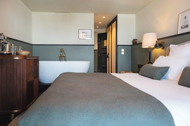 Room 28 of 115