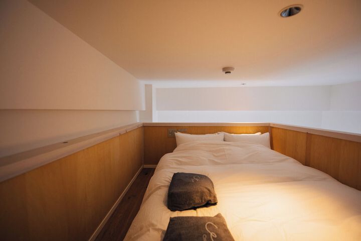 Room 4 of 42