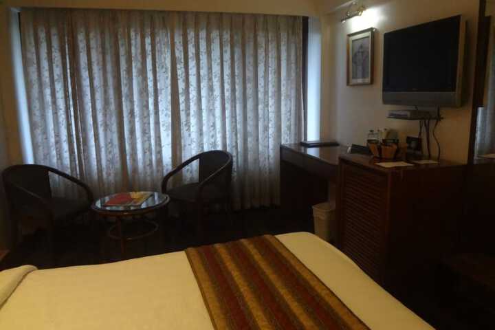 Room 15 of 33