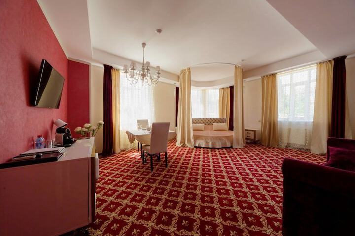 Room 9 of 75