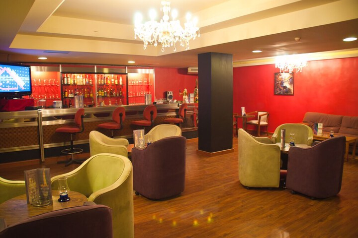 Lounge 45 of 63