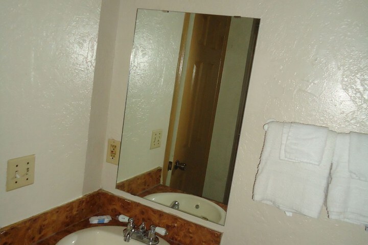 Room 24 of 36