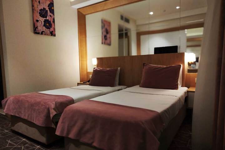 Room 27 of 64
