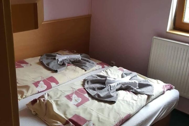 Room 13 of 16