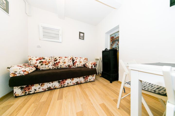 Room 15 of 107