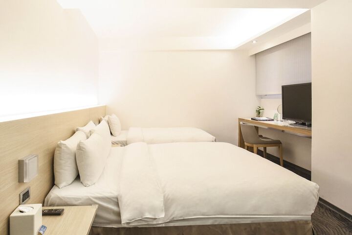 Room 13 of 145