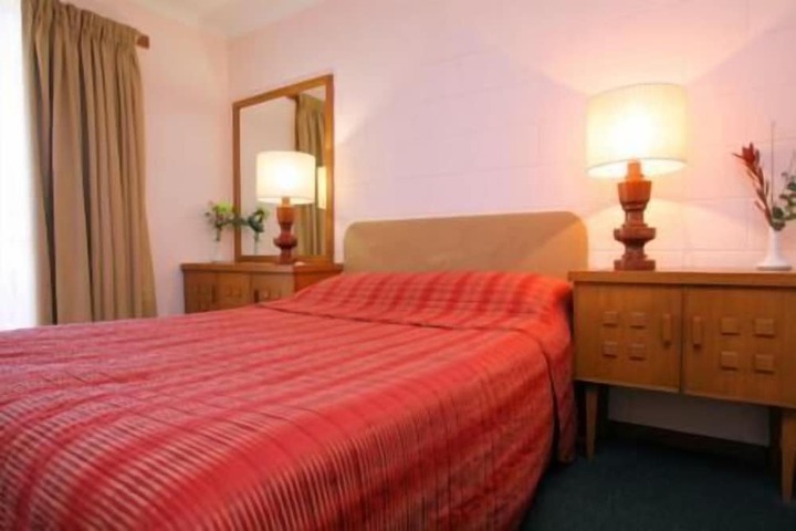 Room 8 of 25