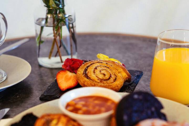 Breakfast/Coffee Service 76 of 102