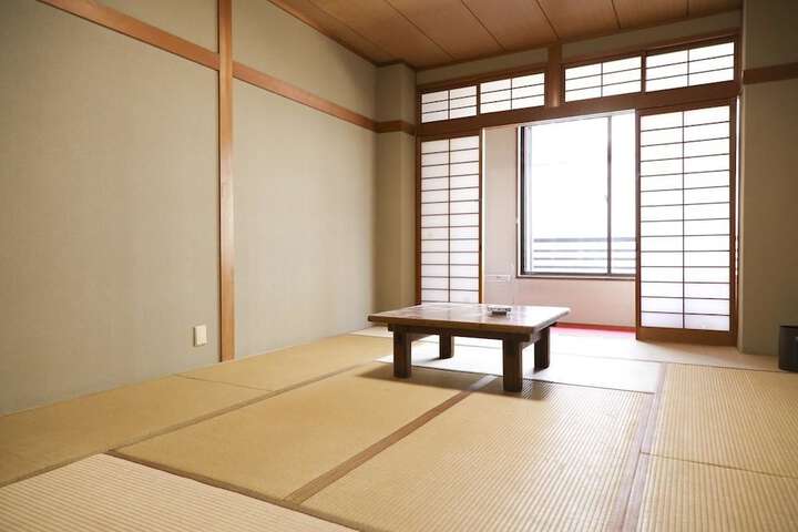 Room 4 of 40